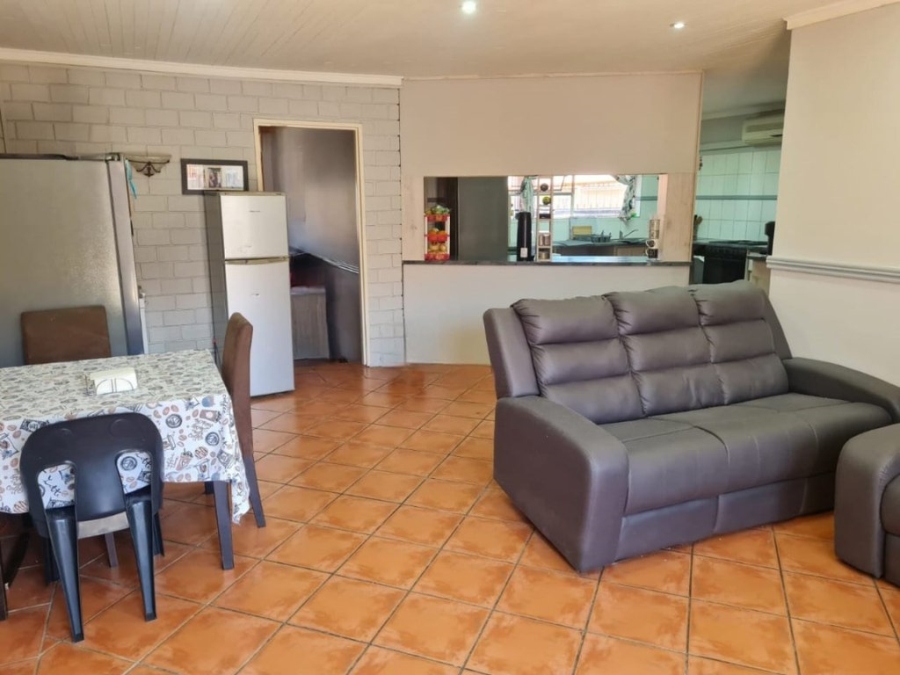 4 Bedroom Property for Sale in Langenhovenpark Free State